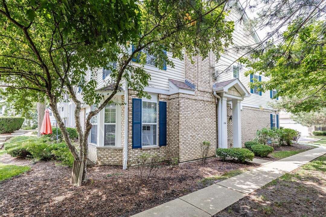 1114 Georgetown Way in Vernon Hills, IL - Building Photo