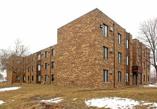 Como Place Apartments in St. Paul, MN - Building Photo - Building Photo