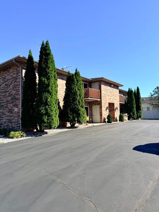 413 Rowley St, Unit 15 in Fremont, WI - Foto de edificio