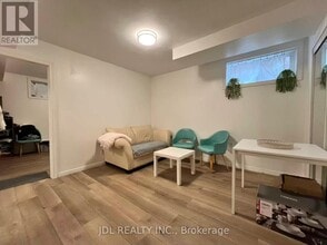 15 Summerglade Dr in Toronto, ON - Building Photo - Building Photo