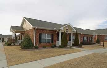 Oakland Mill Apartment Homes in Lincolnton, NC - Building Photo - Building Photo