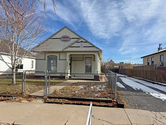 property at 1626 E Routt Ave