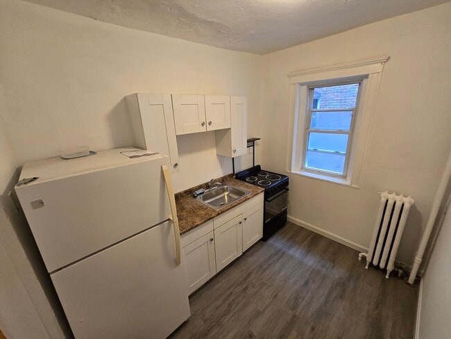 37 Dwight St, Unit 2B in Brookline, MA - Building Photo - Building Photo