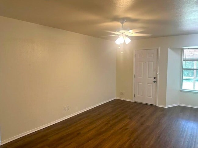 8510 Woodstone Dr in Austin, TX - Building Photo - Building Photo