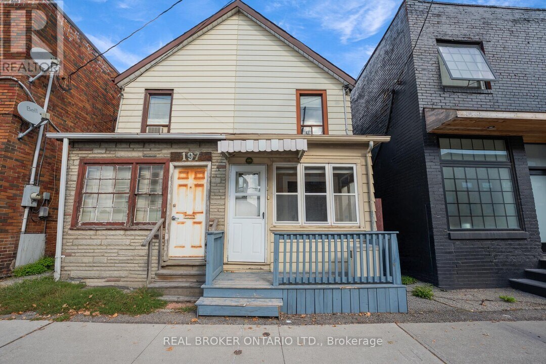 195 Islington Ave in Toronto, ON - Building Photo