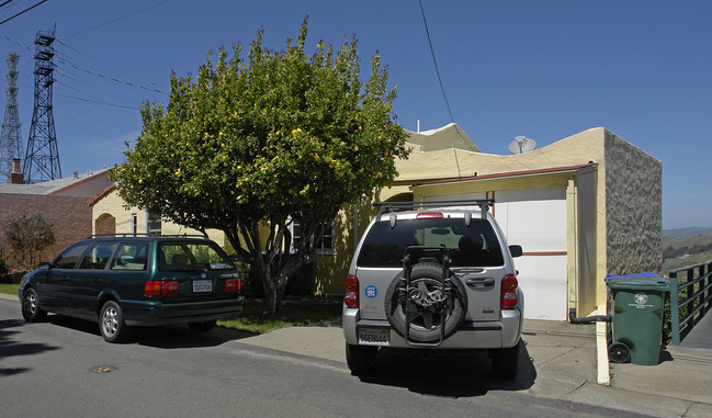 1920 Vista Del Rio in Crockett, CA - Building Photo - Building Photo