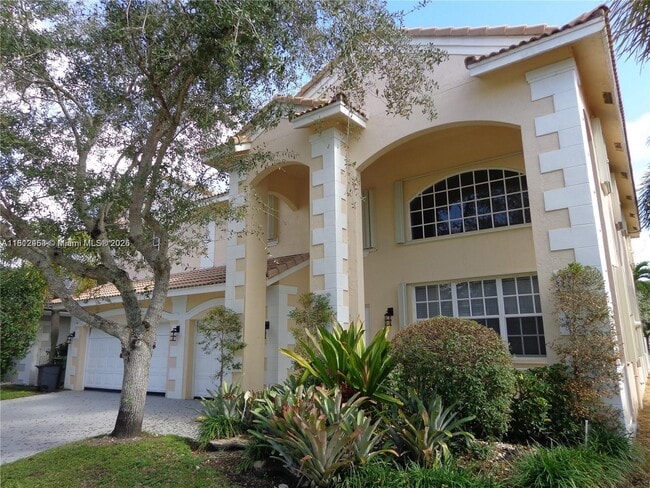 991 Crestview Cir in Weston, FL - Building Photo - Building Photo