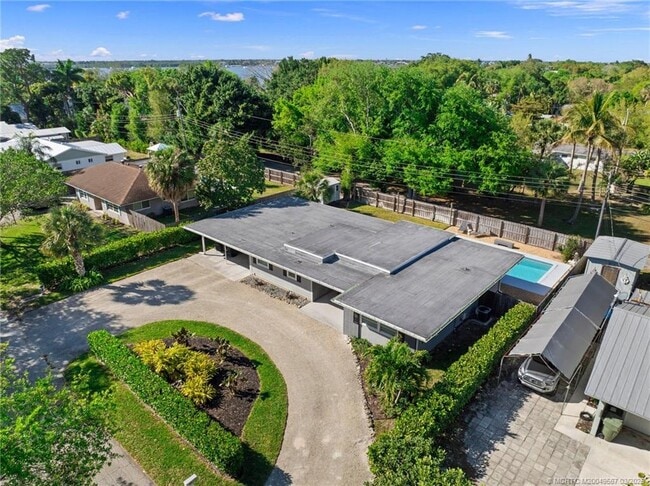 property at 530 S Manor Dr