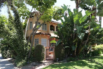 174 Swall Dr in Beverly Hills, CA - Building Photo - Building Photo