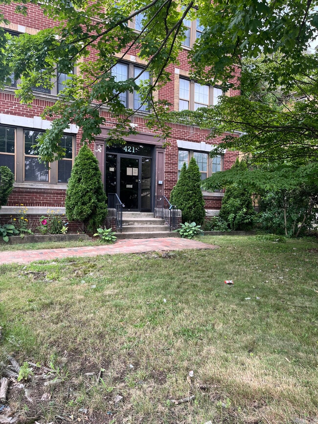 property at 421 Wethersfield Ave