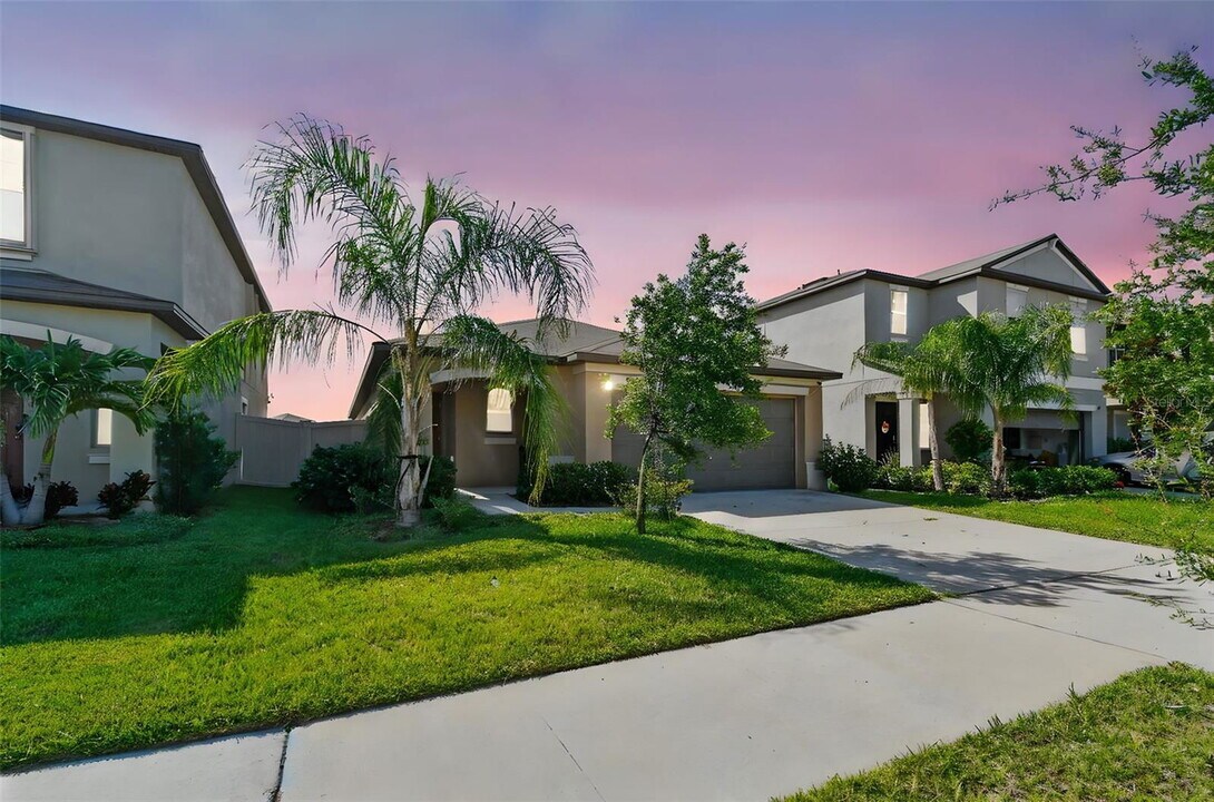 9437 Lemon Drop Lp in Sun City Center, FL - Building Photo