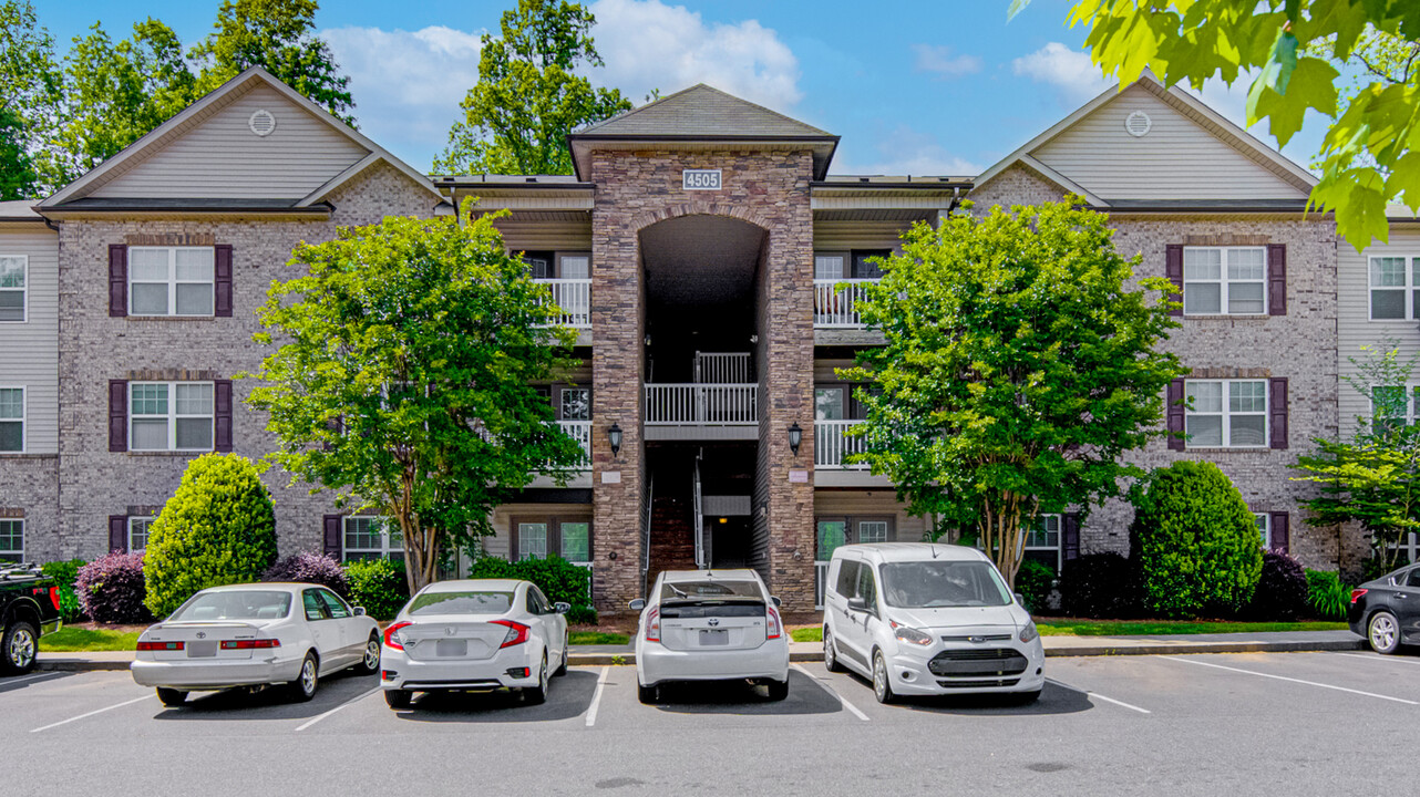 4505 Old Battleground Rd in Greensboro, NC - Building Photo