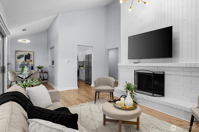 12905 126th Ct NE, Unit L205 in Kirkland, WA - Foto de edificio - Building Photo