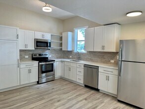 106 E Hanna Ave in Tampa, FL - Building Photo - Building Photo