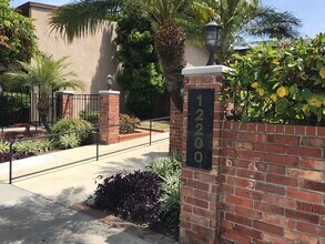 12200 Montecito Rd, Unit K101 in Seal Beach, CA - Building Photo - Building Photo