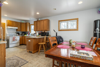 211 River St in East Lansing, MI - Building Photo - Interior Photo