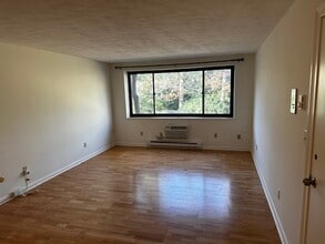 1325 Worcester Rd, Unit BY Owner in Framingham, MA - Foto de edificio - Building Photo