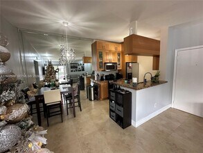 9729 Hammocks Blvd in Miami, FL - Building Photo - Building Photo