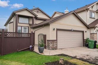 182 Panatella Cir NW in Calgary, AB - Building Photo - Building Photo