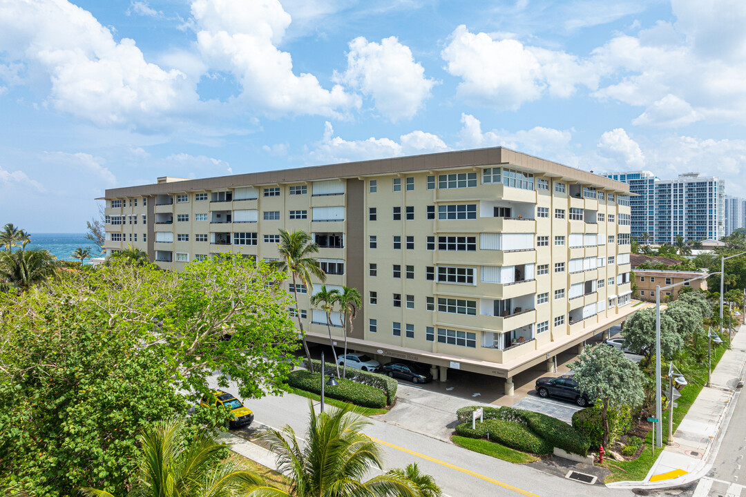 Christopher House in Pompano Beach, FL - Building Photo