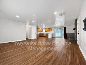 4727 Arrowhead Way in Boise, ID - Building Photo - Building Photo