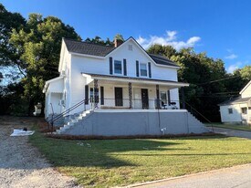 35 Branch St in Gainesville, GA - Building Photo