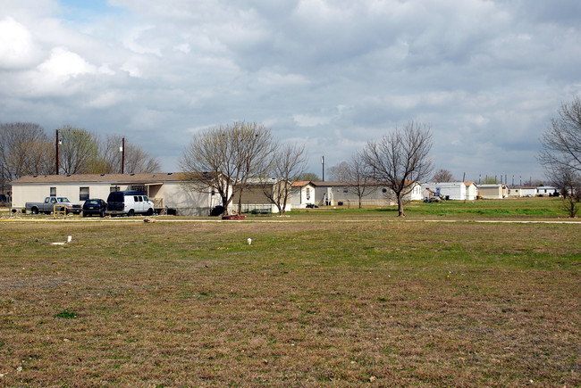 Riverside Mobile Home Park in Georgetown, TX - Building Photo - Building Photo