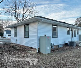 407 Laurel Hill Dr, Unit 407 in Burlington, NC - Foto de edificio - Building Photo