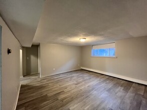 19 Byron Rd, Unit 2 BED New Fridge Oven in Ashland, MA - Building Photo - Building Photo