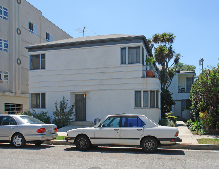 121 S Flores St in Los Angeles, CA - Building Photo