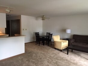 1818 89th St, Unit 2 bed apt in Kenosha, WI - Building Photo - Building Photo