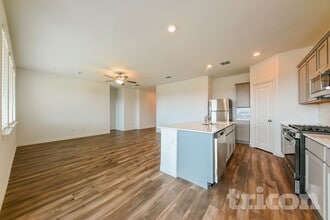 5416 Montrose Dr in Heartland, TX - Building Photo - Building Photo