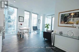 28 Wellesley St E in Toronto, ON - Building Photo - Building Photo