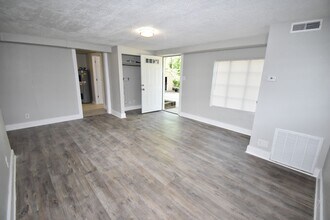 1621 Golf Club Ln in Clarksville, TN - Building Photo - Building Photo
