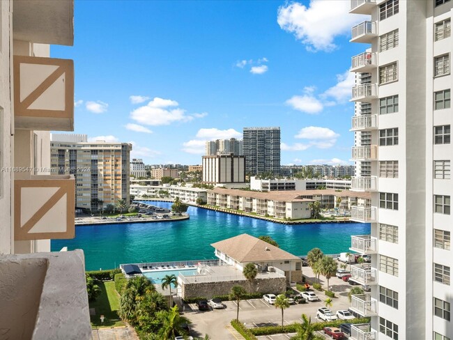 1865 S Ocean Dr, Unit 10C in Hallandale Beach, FL - Foto de edificio - Building Photo