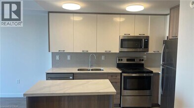 49 Walnut St S in Hamilton, ON - Building Photo - Building Photo