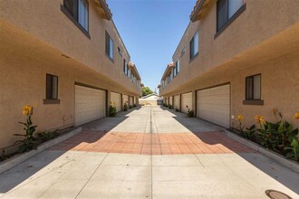 21511 Pioneer Blvd in Lakewood, CA - Building Photo - Building Photo