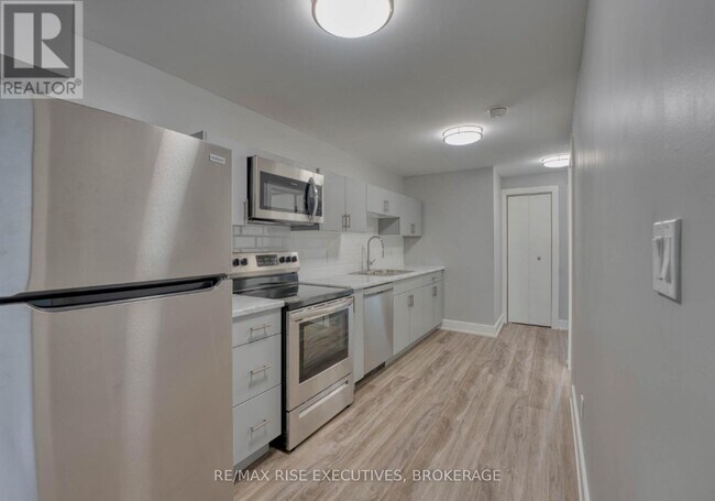 597 Gavin Ct in Kingston, ON - Building Photo - Building Photo