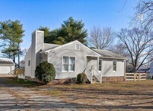 6318 Sledds Lake Rd in Mechanicsville, VA - Building Photo - Building Photo