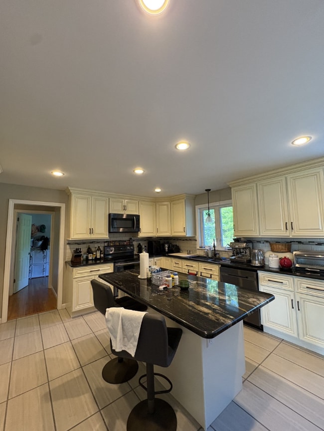 41 Roosevelt St in Hadley, MA - Building Photo - Building Photo