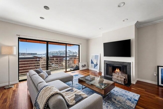 32 Shipway Pl in Boston, MA - Building Photo - Building Photo