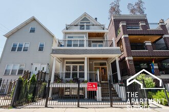 3216 N Racine Ave, Unit garden in Chicago, IL - Building Photo - Building Photo