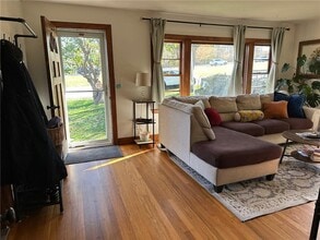 749 W Main Rd in Portsmouth, RI - Building Photo - Building Photo