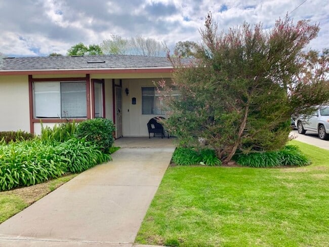 182 W Alta Green in Port Hueneme, CA - Building Photo - Building Photo