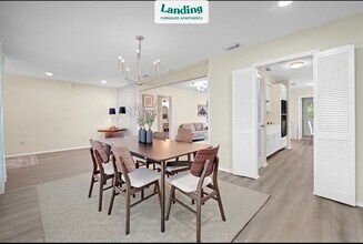 8515 Mullins Dr-Unit -Home.1330738 in Houston, TX - Foto de edificio - Building Photo