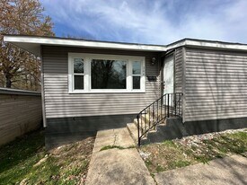 304-306 W 14th St in Benton, KY - Building Photo