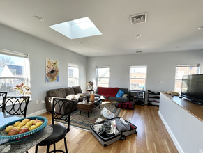 66 Burrell St in Boston, MA - Foto de edificio - Building Photo
