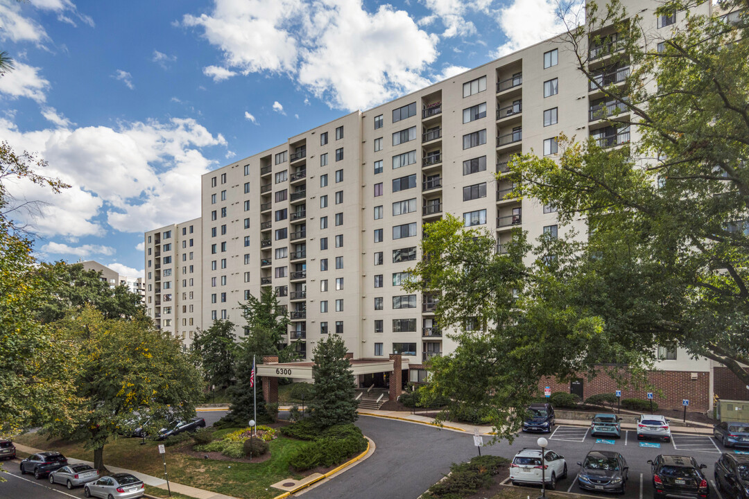 Sentinel of Landmark in Alexandria, VA - Building Photo