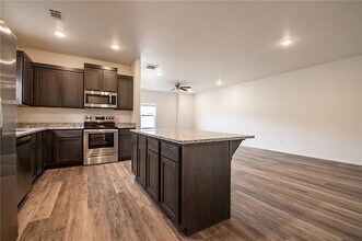 825 S Rupple Rd in Fayetteville, AR - Building Photo - Building Photo