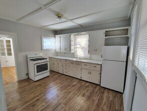 246 W 6th St in Oswego, NY - Foto de edificio - Building Photo